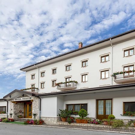 Hotel Trieste ロッカラーゾ エクステリア 写真
