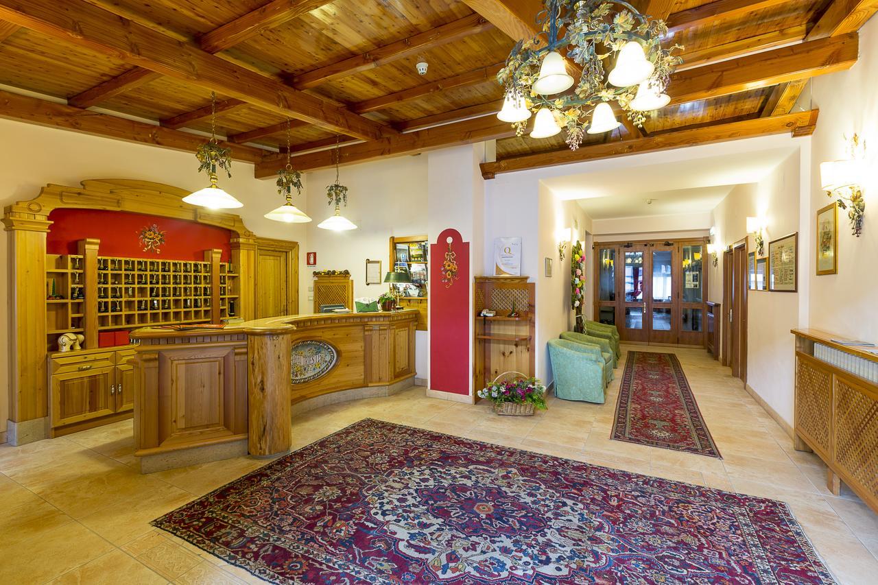 Hotel Trieste ロッカラーゾ エクステリア 写真