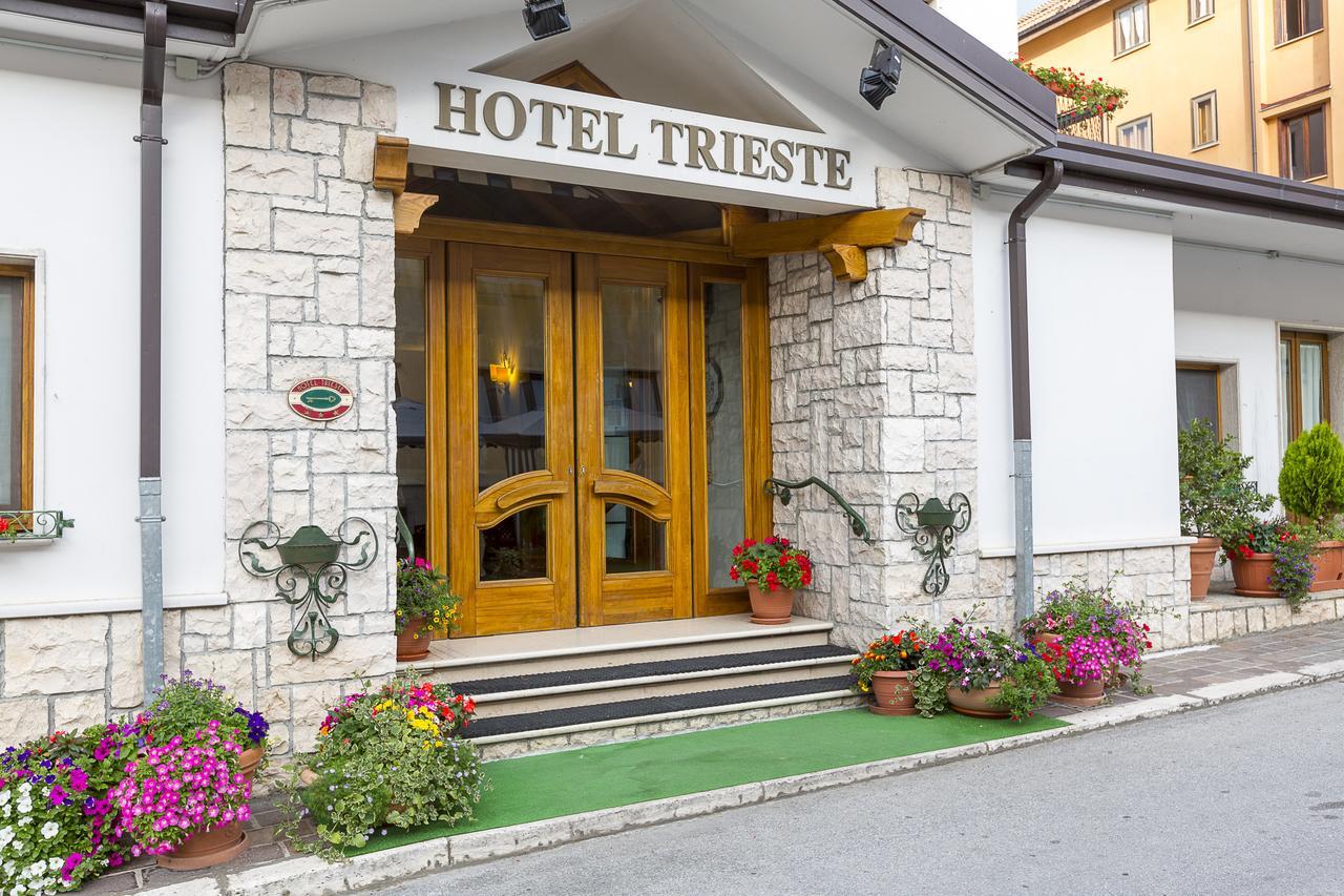 Hotel Trieste ロッカラーゾ エクステリア 写真