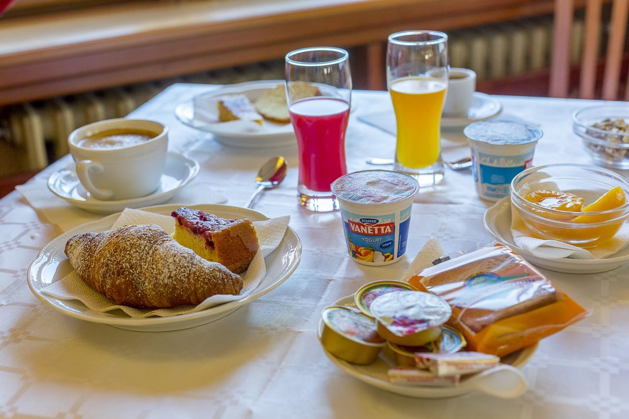 Hotel Trieste ロッカラーゾ エクステリア 写真