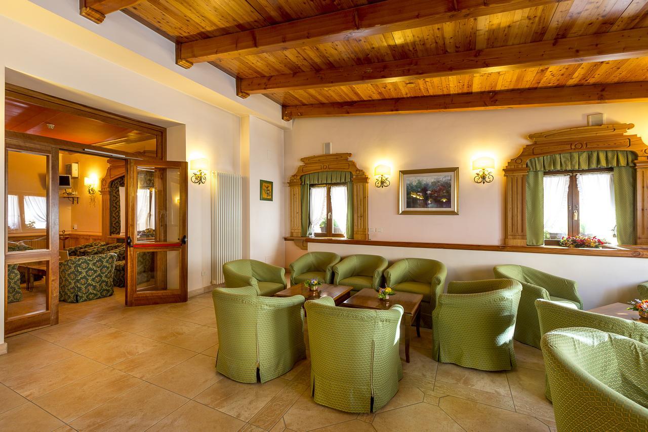 Hotel Trieste ロッカラーゾ エクステリア 写真