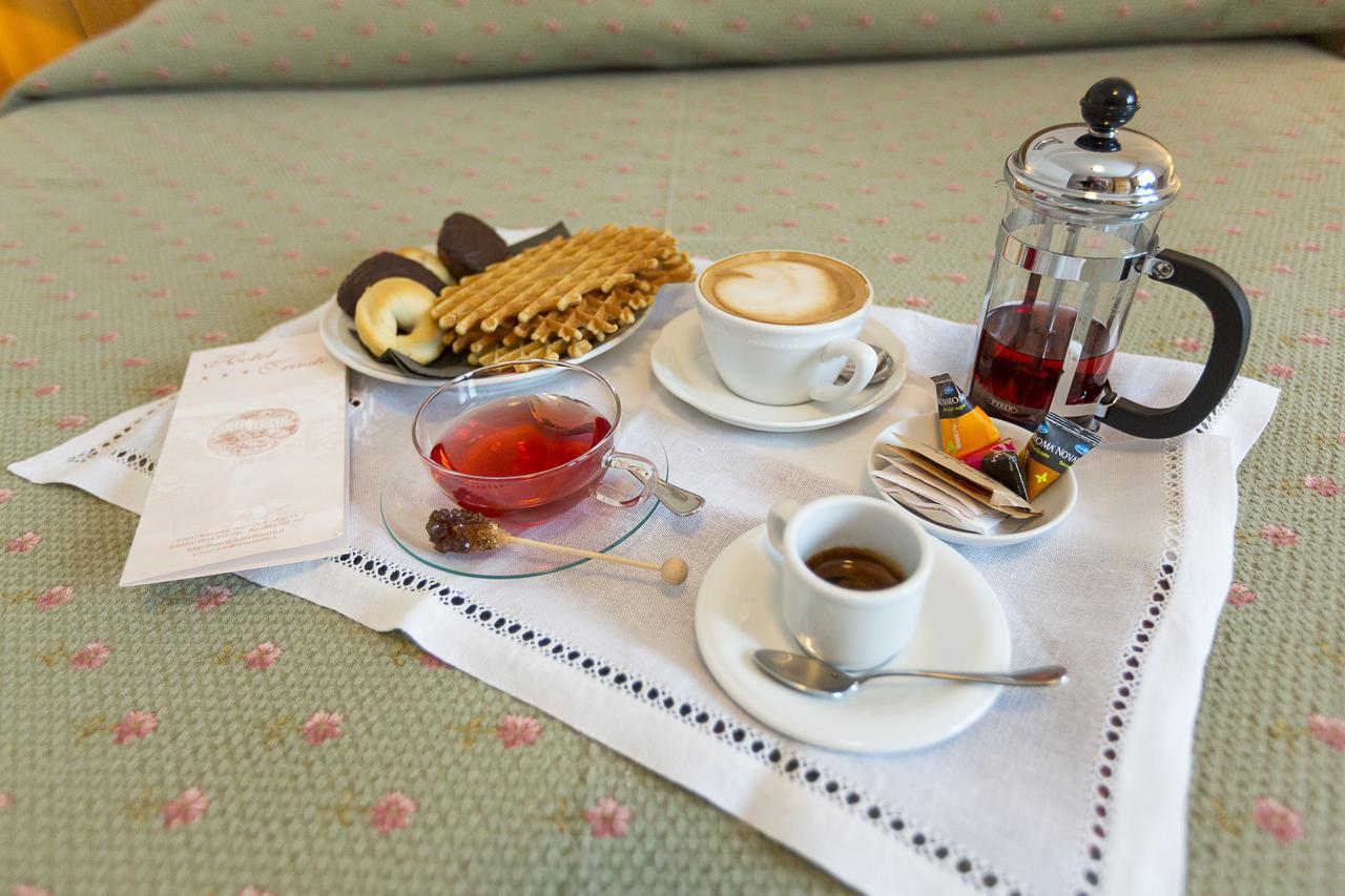 Hotel Trieste ロッカラーゾ エクステリア 写真
