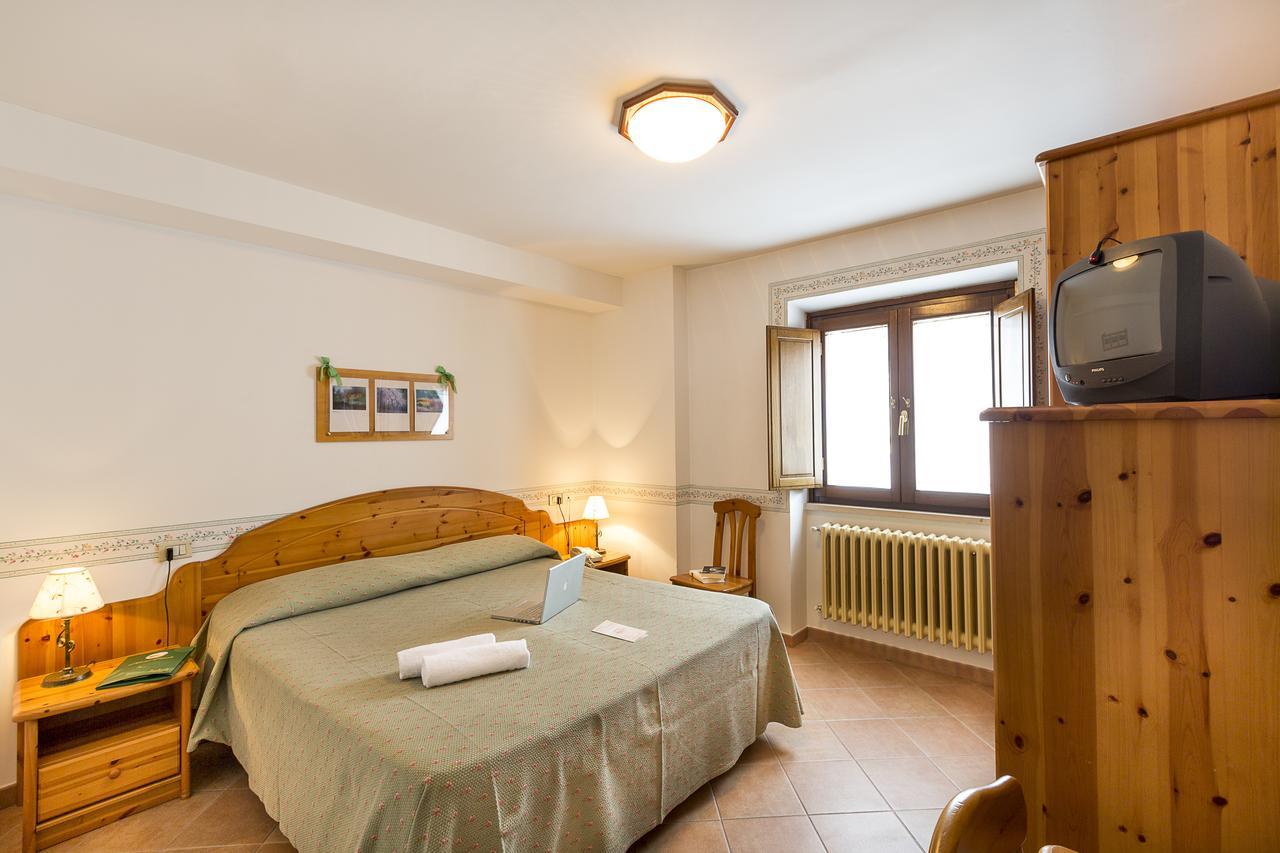 Hotel Trieste ロッカラーゾ エクステリア 写真