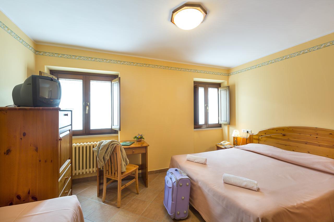 Hotel Trieste ロッカラーゾ エクステリア 写真