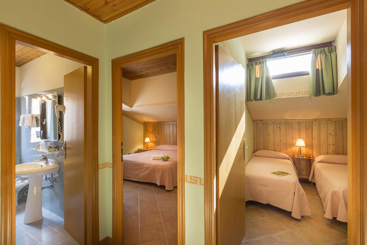 Hotel Trieste ロッカラーゾ エクステリア 写真