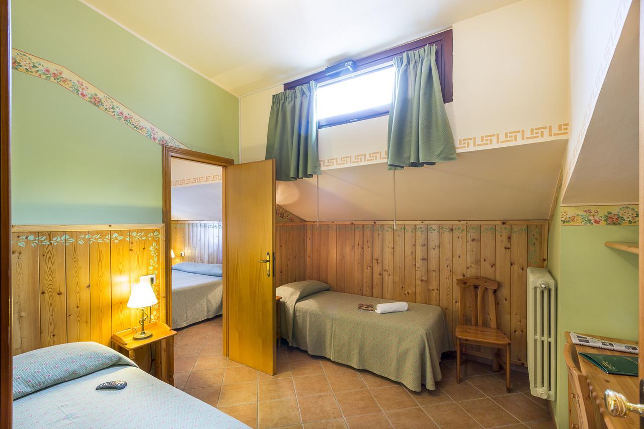 Hotel Trieste ロッカラーゾ エクステリア 写真